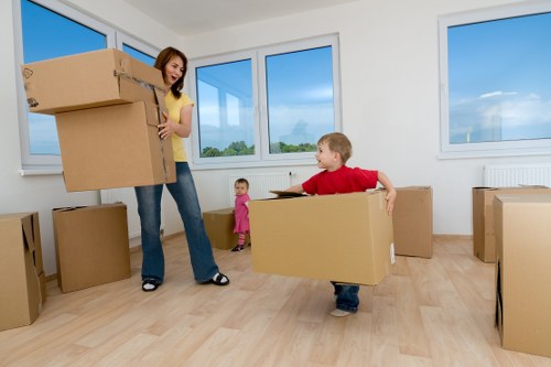 Flexible man with van in Wallington for furniture and items